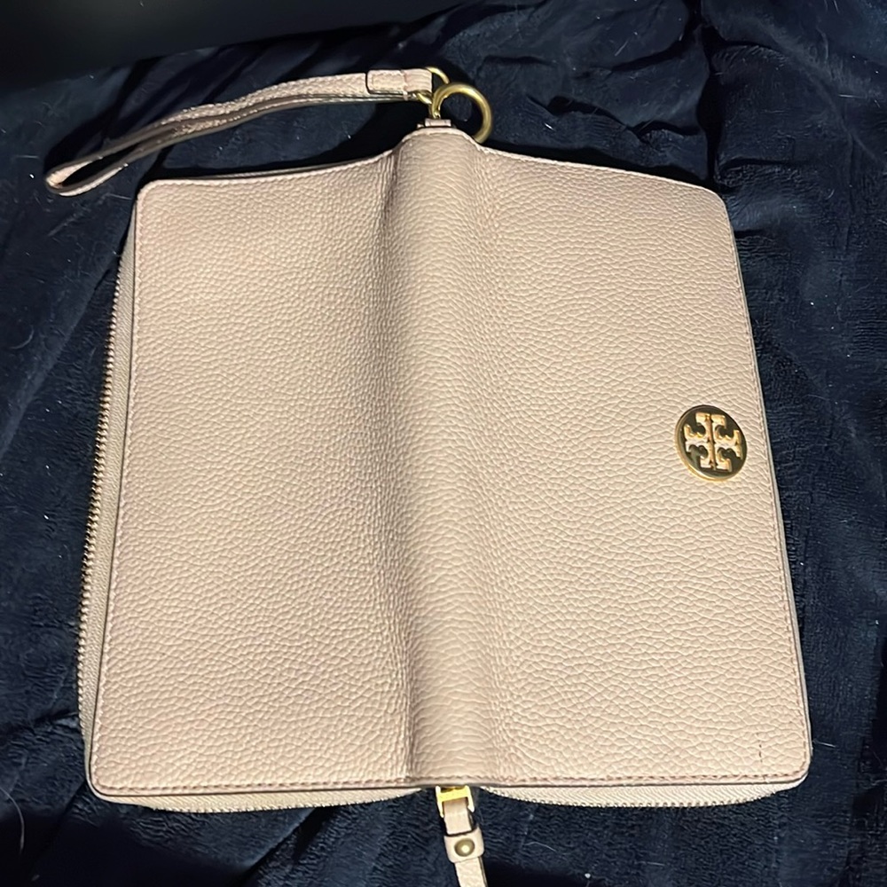 Tory Burch Leather Continental Wallet. Like new.